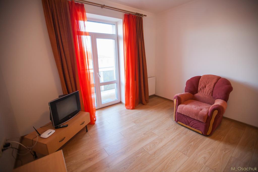 Like Home On Zaliznychna Ivano-Frankivsk Exteriör bild